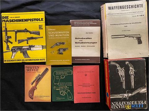 Bücherkonvolut Waffentechnik, 9 Stück