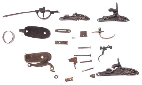 Antike Waffenteile Konvolut